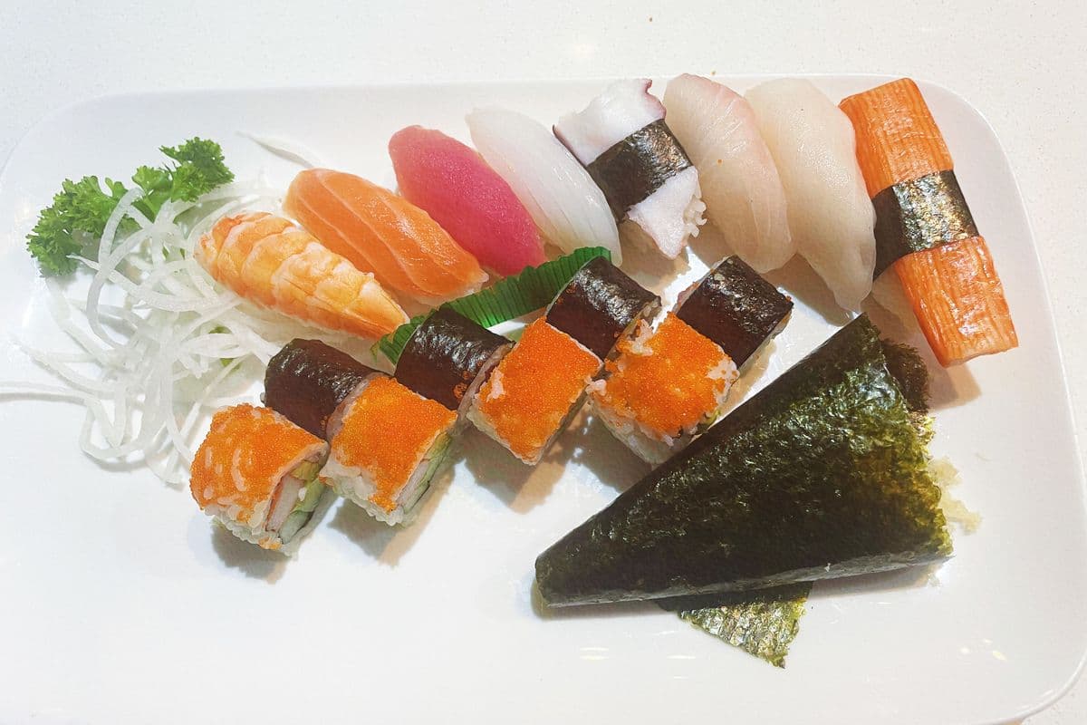 97. Sushi Summer Combo (17 pcs)