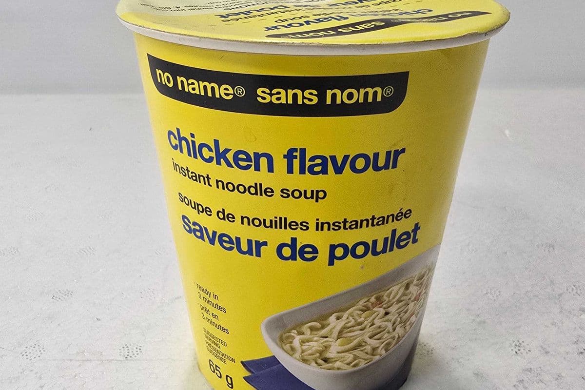 No name chicken flavour instant noodle cup (65g)