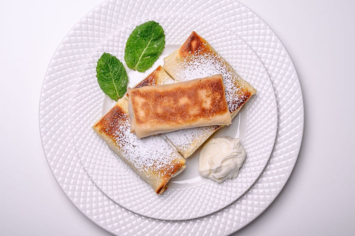 NALYSNYKY / STUFFED CREPES with SWEET COTTAGE CHEESE & Vanilla Sugar (4pcs) (110 Cal)