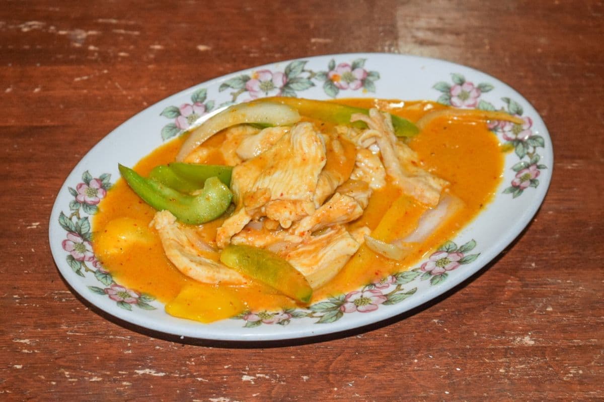 27. Poulet au cari rouge avec lait de coco / Red Curry Chicken with Coconut Milk