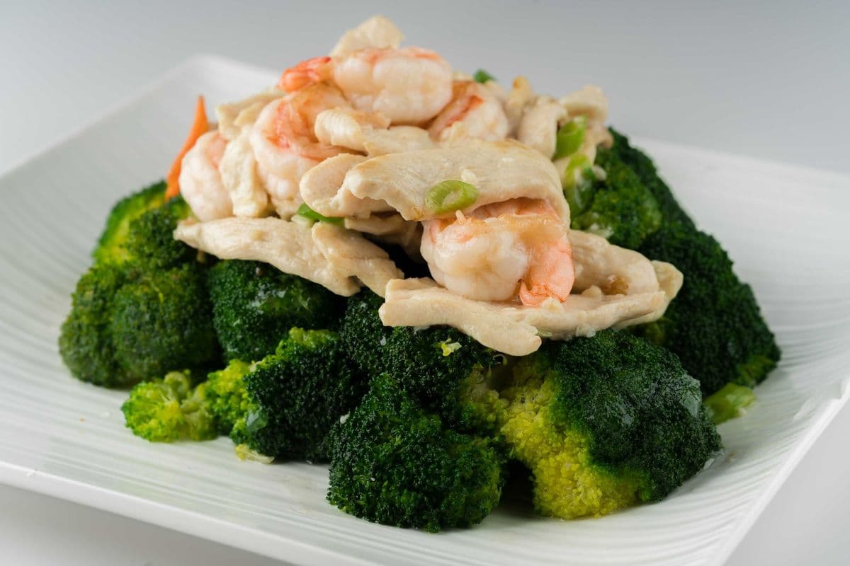 108. Stir Fried Chicken and Shrimp with Vegetables