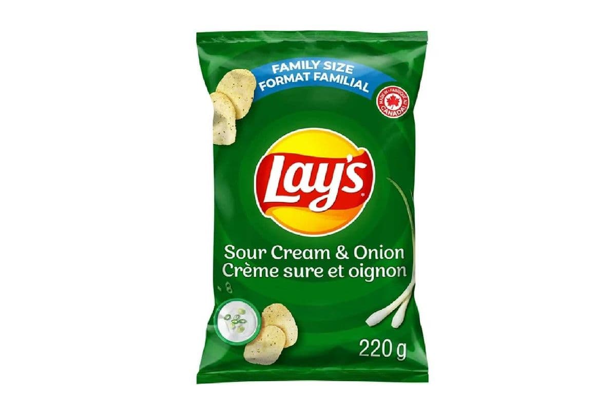 Lay's Sour Cream and Onion Chips (165 g)