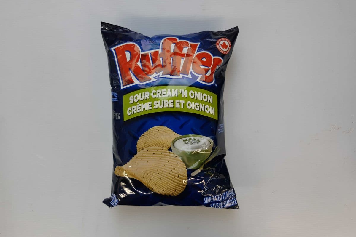 Ruffles Sour Cream & Onion Potato Chips (200 g)