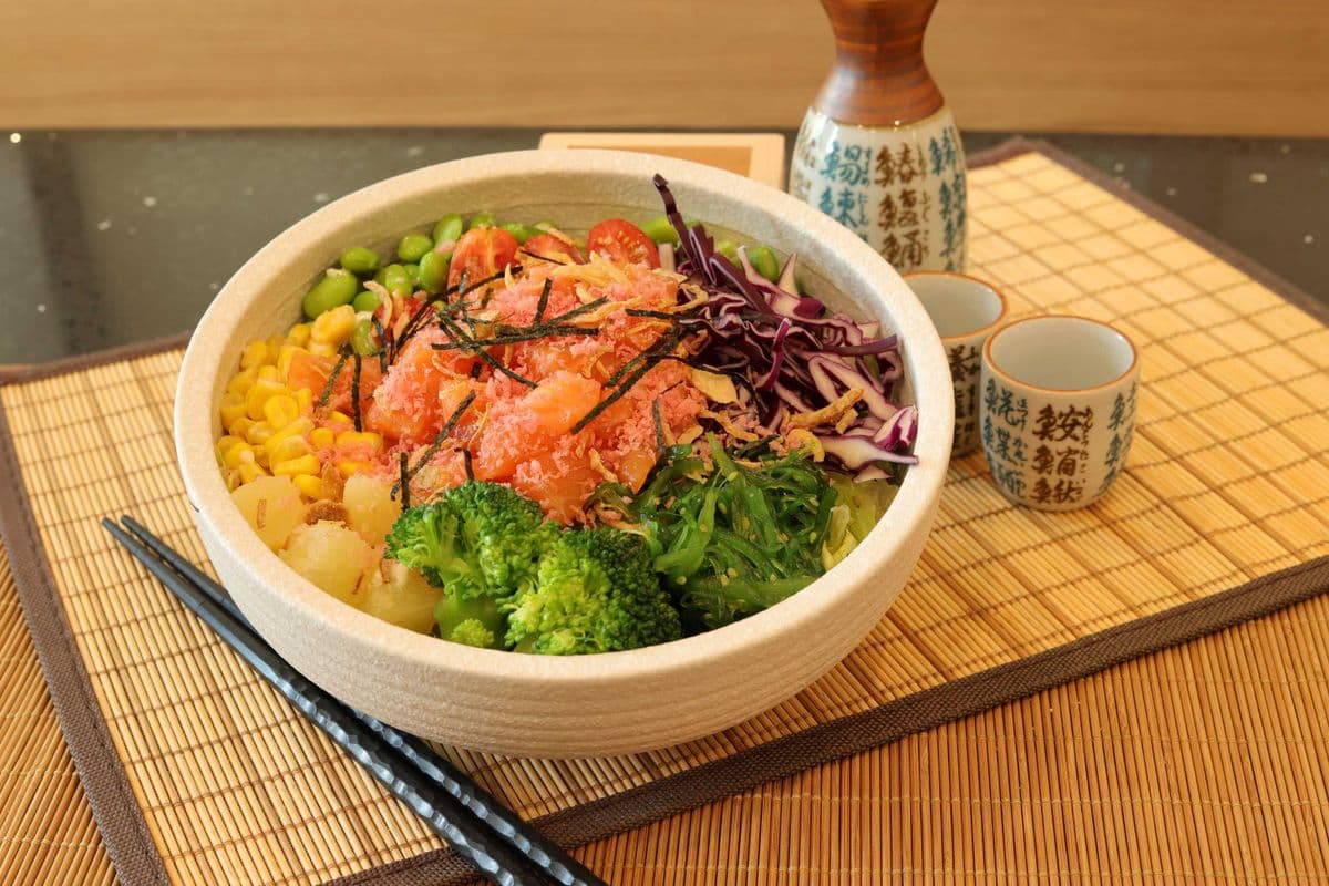 C02. Salmon Poke Bowl