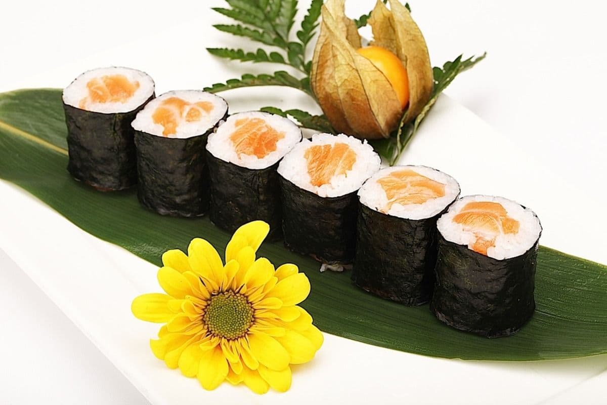 Salmon Roll (6 pcs)