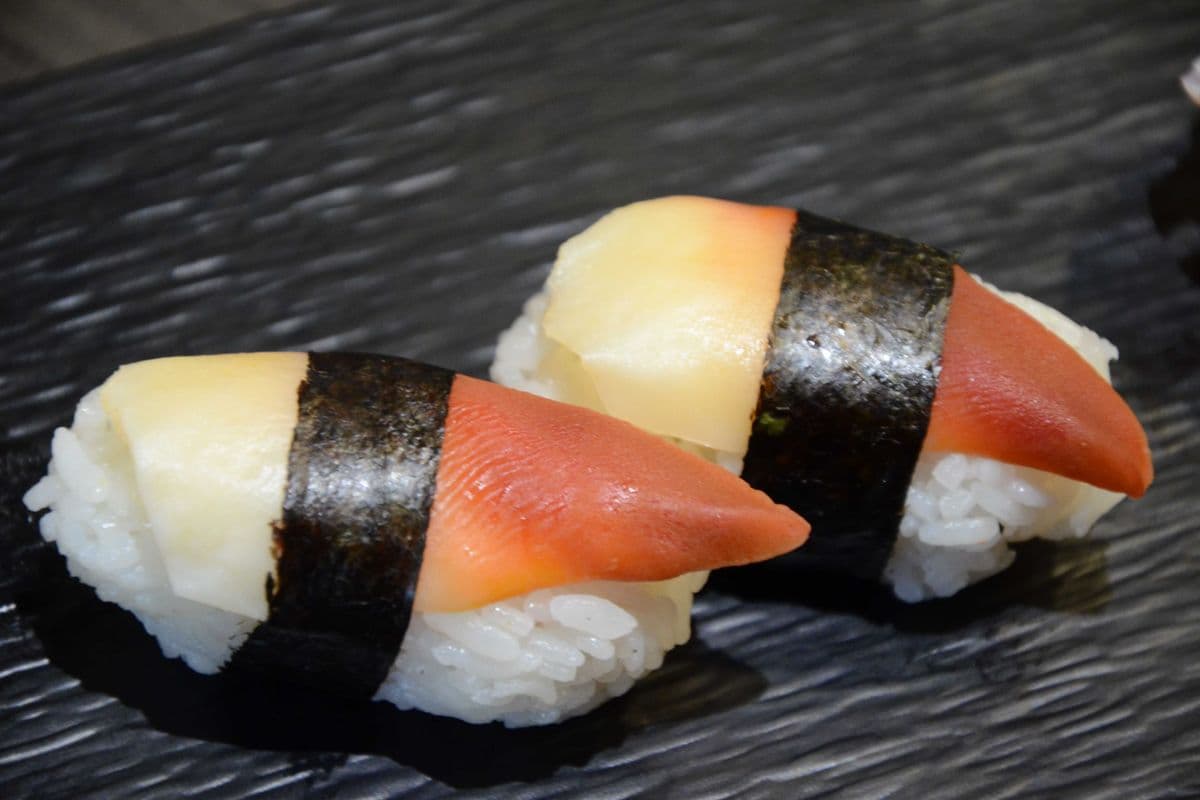 S8. Surf Clam Sushi (Hokkigai) (1 pc)