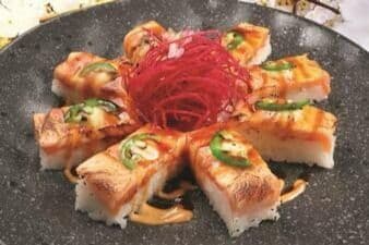 Aburi Salmon Oshi (8 Pcs)