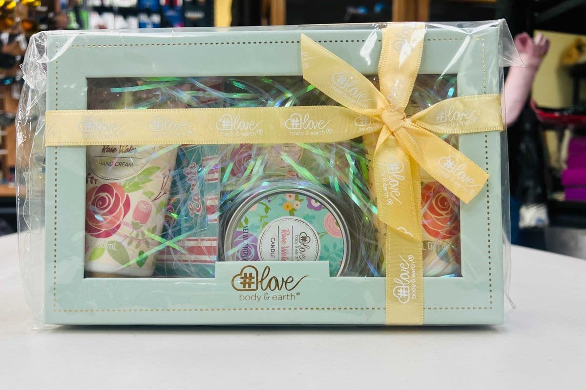 love Body and earth Lotion and Moisturizing gift basket (Medium Size)