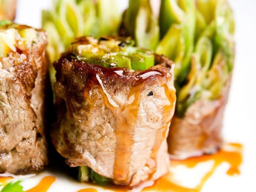 Sirloin Steak Wrapped with Spring Onions (10 pcs)