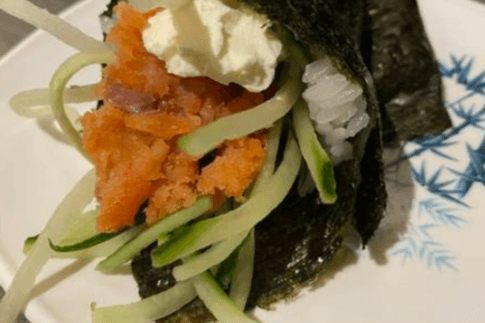 18. Philadelphia Hand Roll (1 pc)