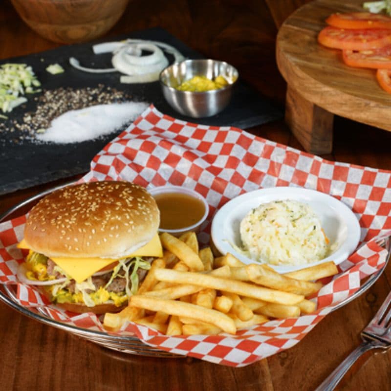 Assiette hamburger bœuf fromage / Assiette hamburger bœuf fromage