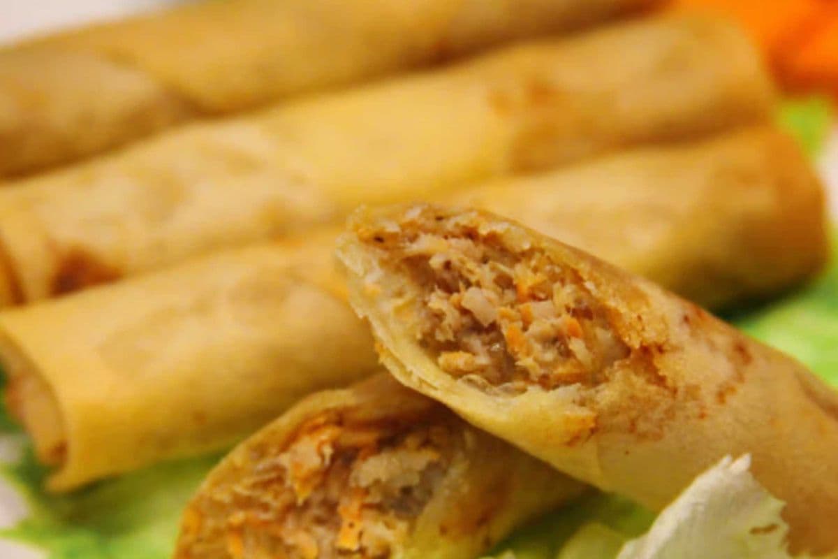 2. Vegetarian Spring Roll (4 pcs)