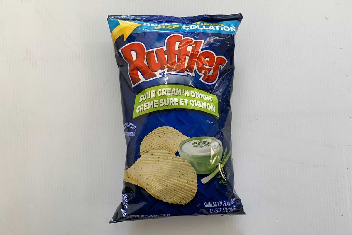 Ruffles Sour Cream 'N Onion Potato Chips (60 g)