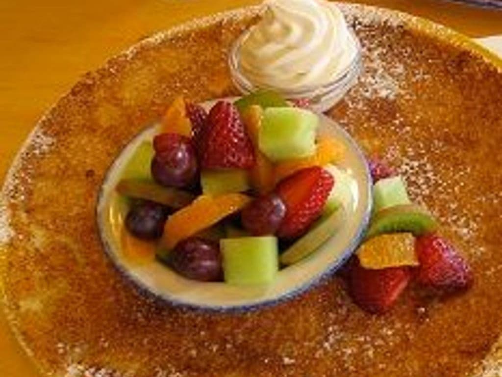 #12 Mixed Fresh Fruit and Whip Pannekoek