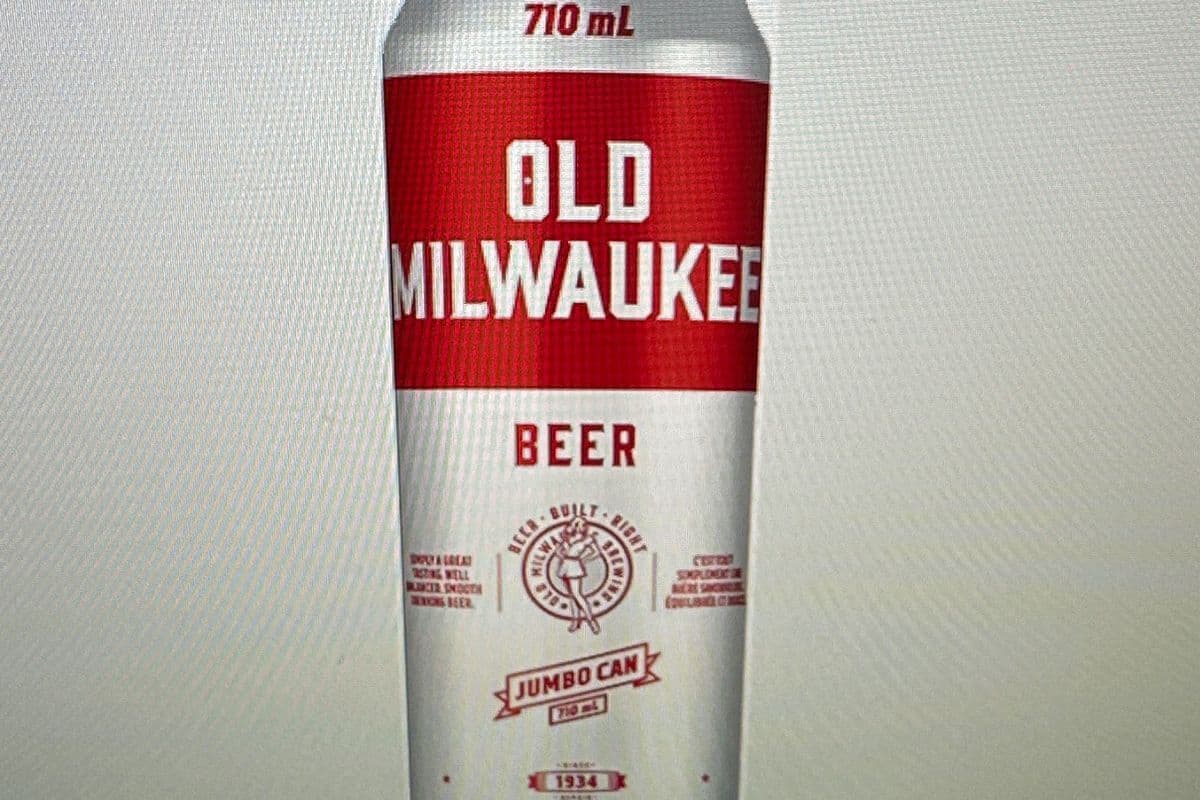Old Milwaukee Jumbo Beer (1 x 710 ml)