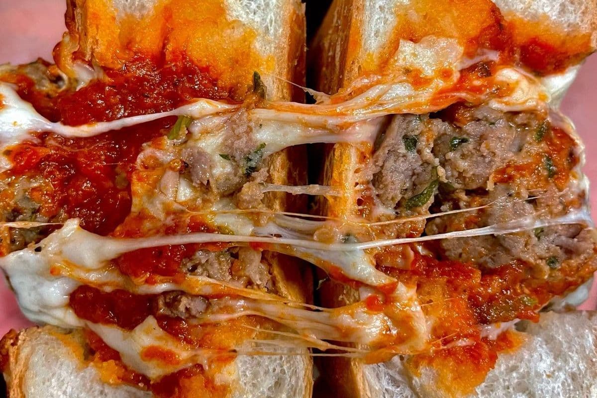 Sous-marin chaud aux boulettes de viande 14" / 14" Hot Meatball Sub