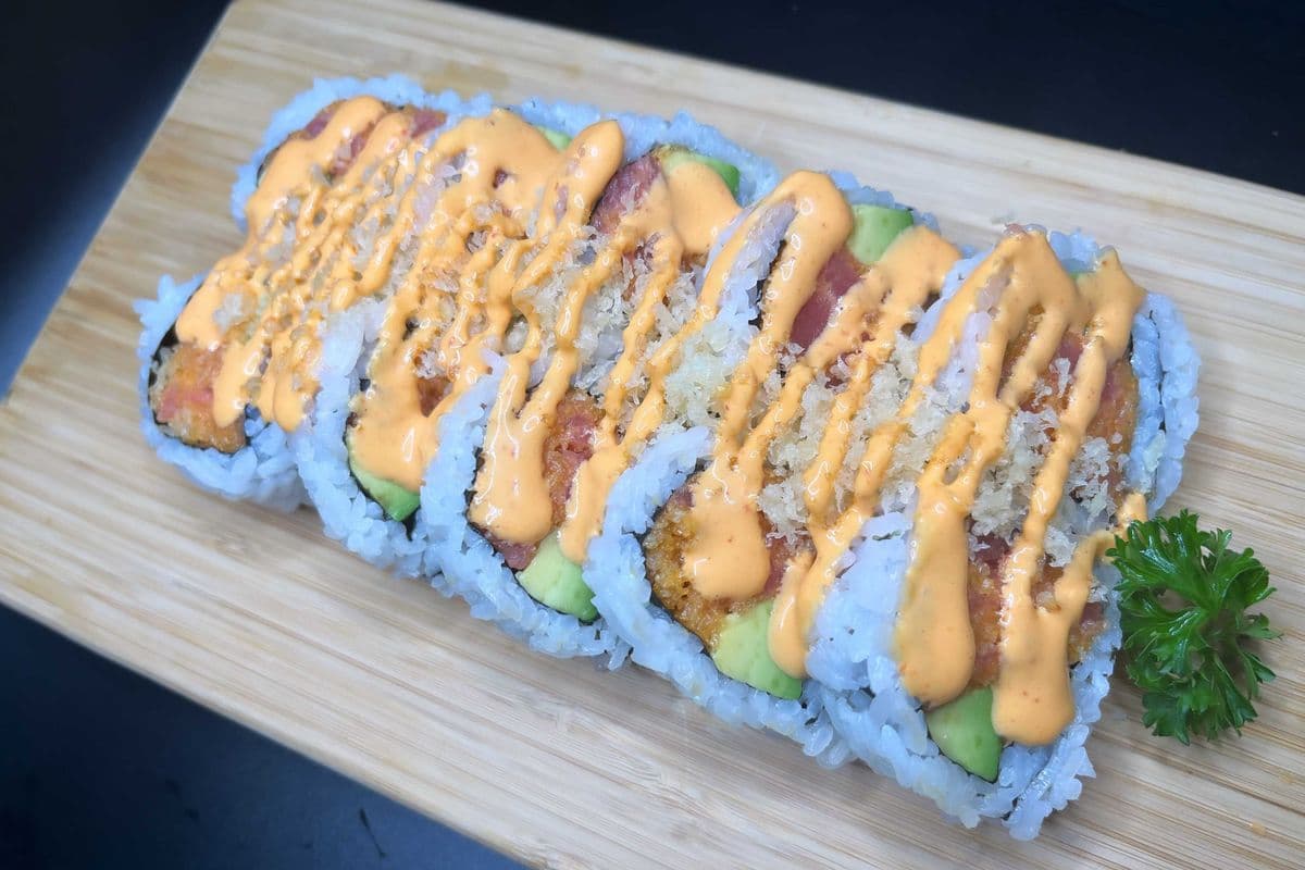 Spicy Salmon Crunch (Crunch On Top) (10 pcs)