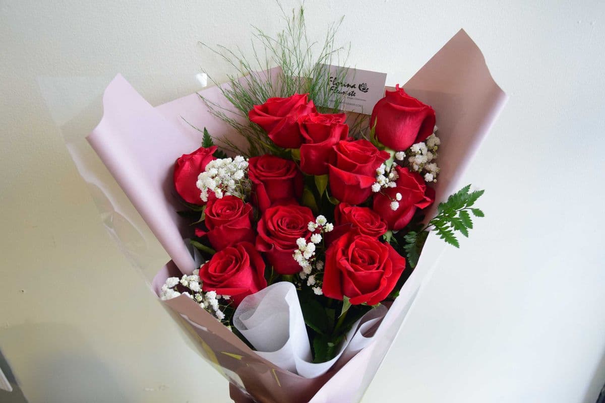 12 Roses