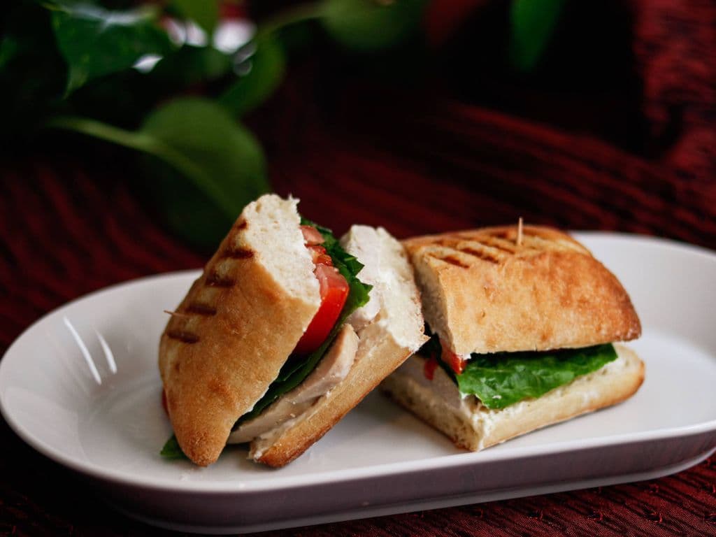 Ciabatta au poulet grillé / Grilled Chicken sandwich