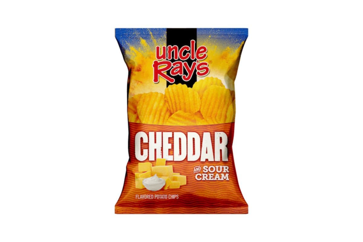 Uncle Ray's Cheddar and Sour Cream (130 g)