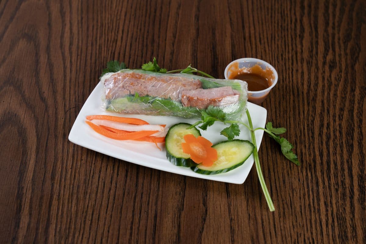 Minced Pork Salad Roll
