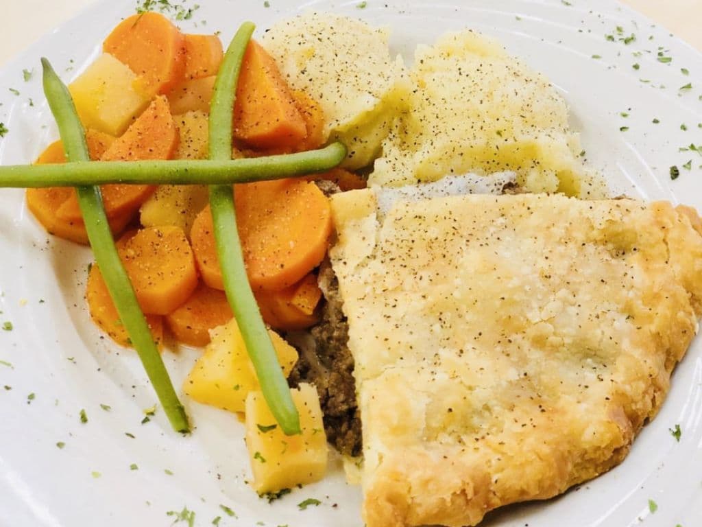 Tourtière fait maison / Homemade Meat Pie (tourtière)