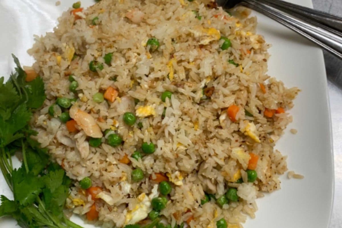 62. Pan-Fried Rice with Chicken, Shrimp, Carrot, Corn, and Peas - Com Chien Thap Cam Ga, Tom, Ca Rot, Dau, Bap