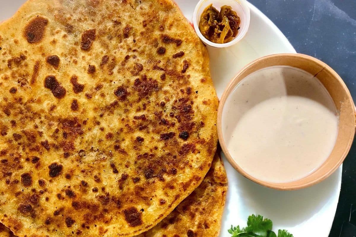 Aloo Paratha + Yaourt + cornichon/ Aloo Paratha + Yogurt + Pickle (2 PC)