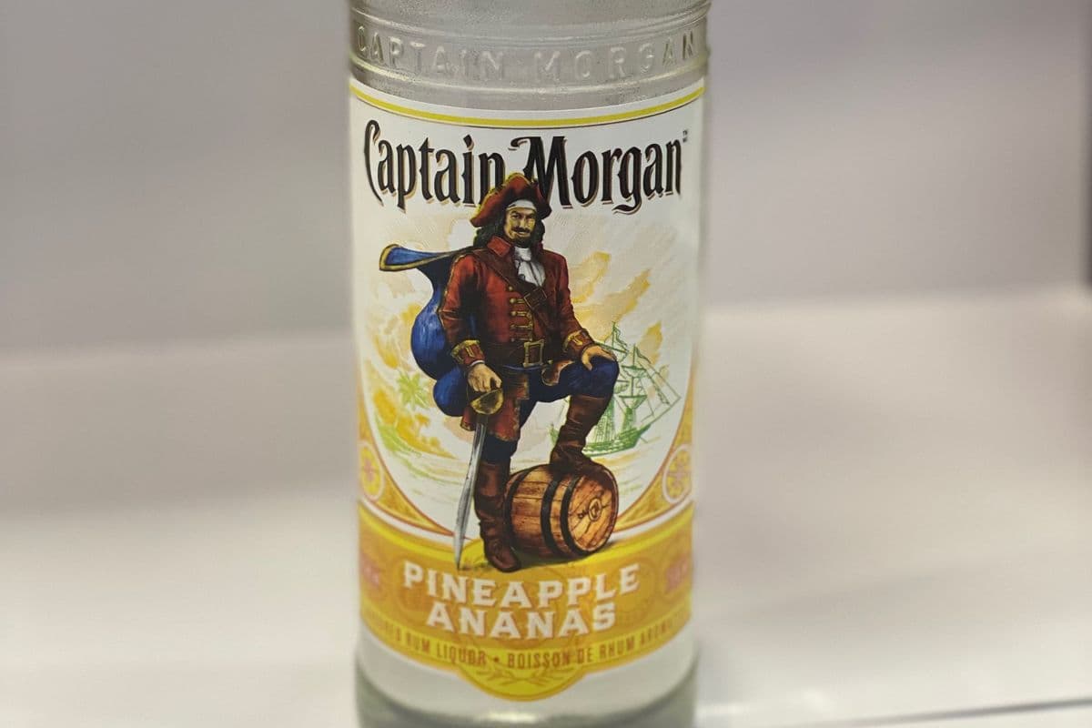 Captain Morgan Pineapple Rum (1 x 750 ml)