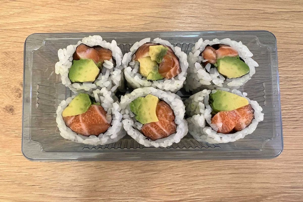 Salmon Avo Roll (6 pcs)