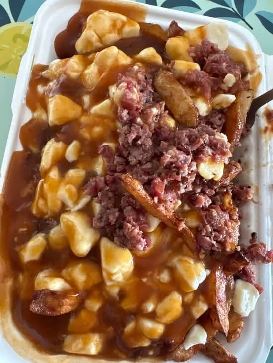 Grande Poutine Viande Fumée / Large Smoked Meat Poutine