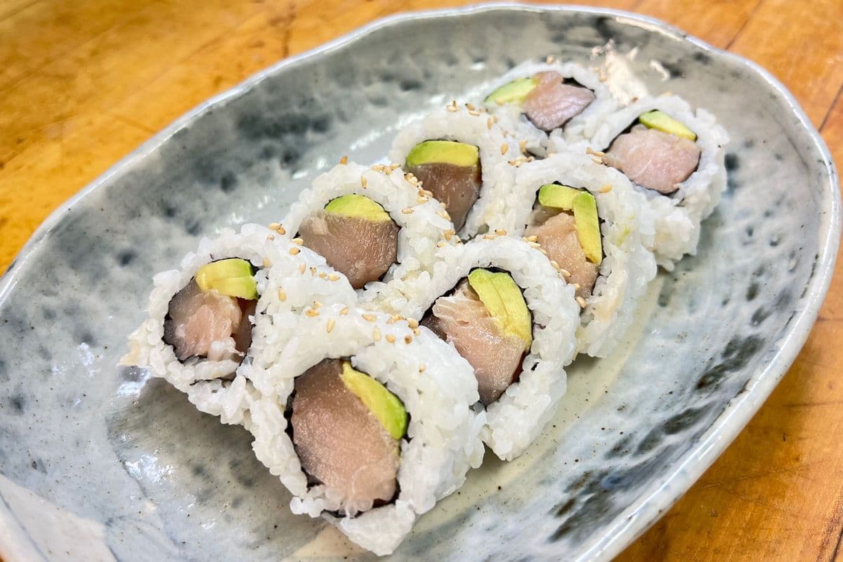 Tuna Avocado Roll (8 pcs)