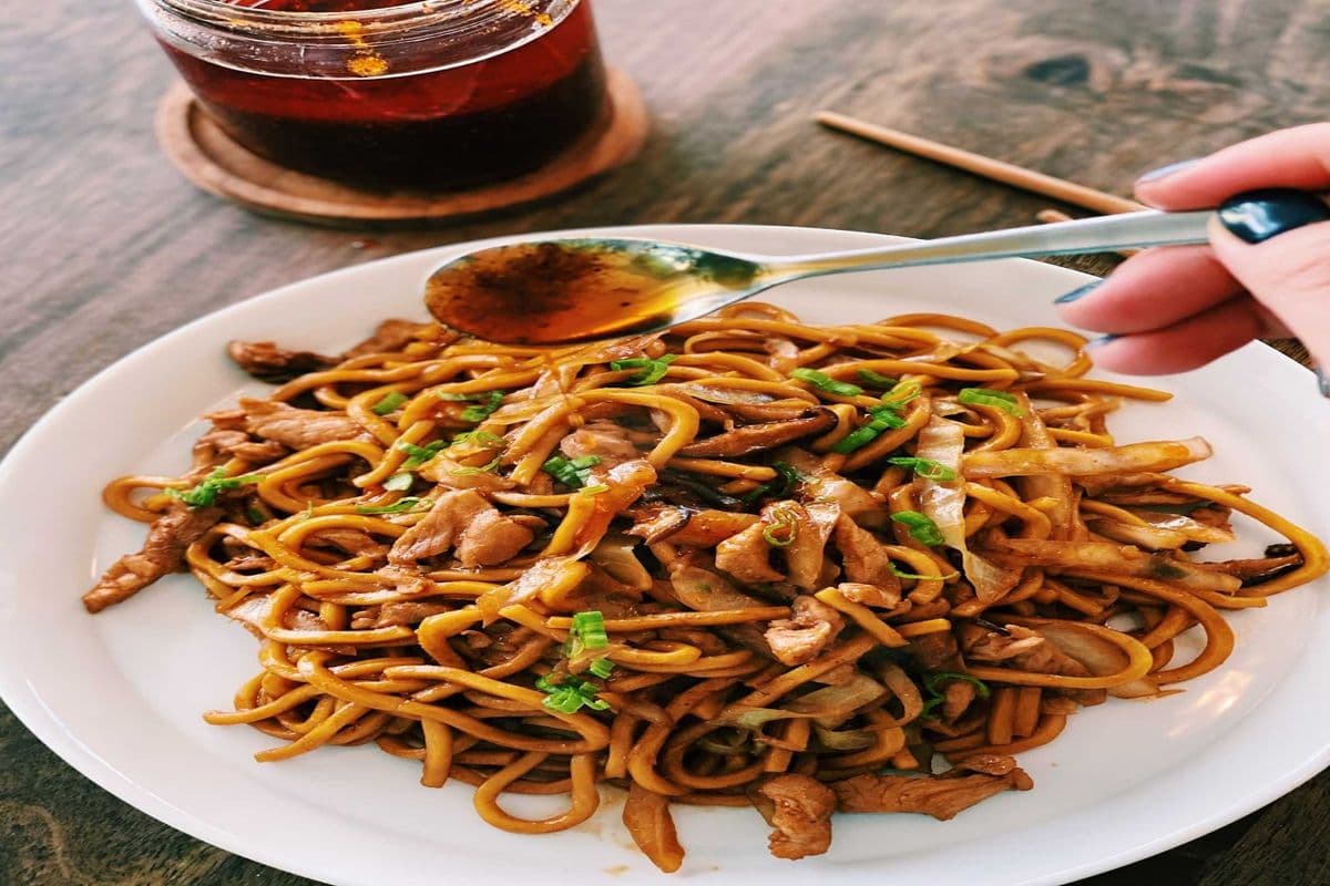 103. Special Thick Shanghai Noodles (Shrimp, Squid, Chicken, and BBQ Pork)