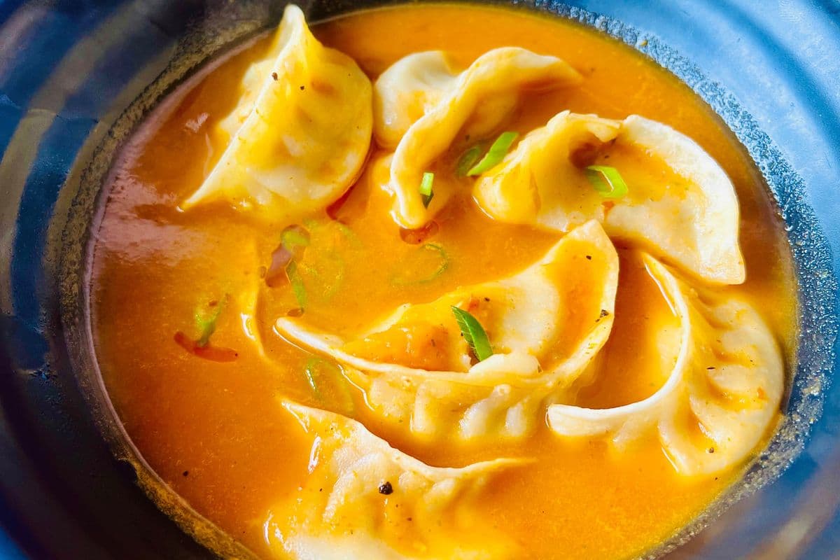 Veg Jhol Momo (10 Pcs)