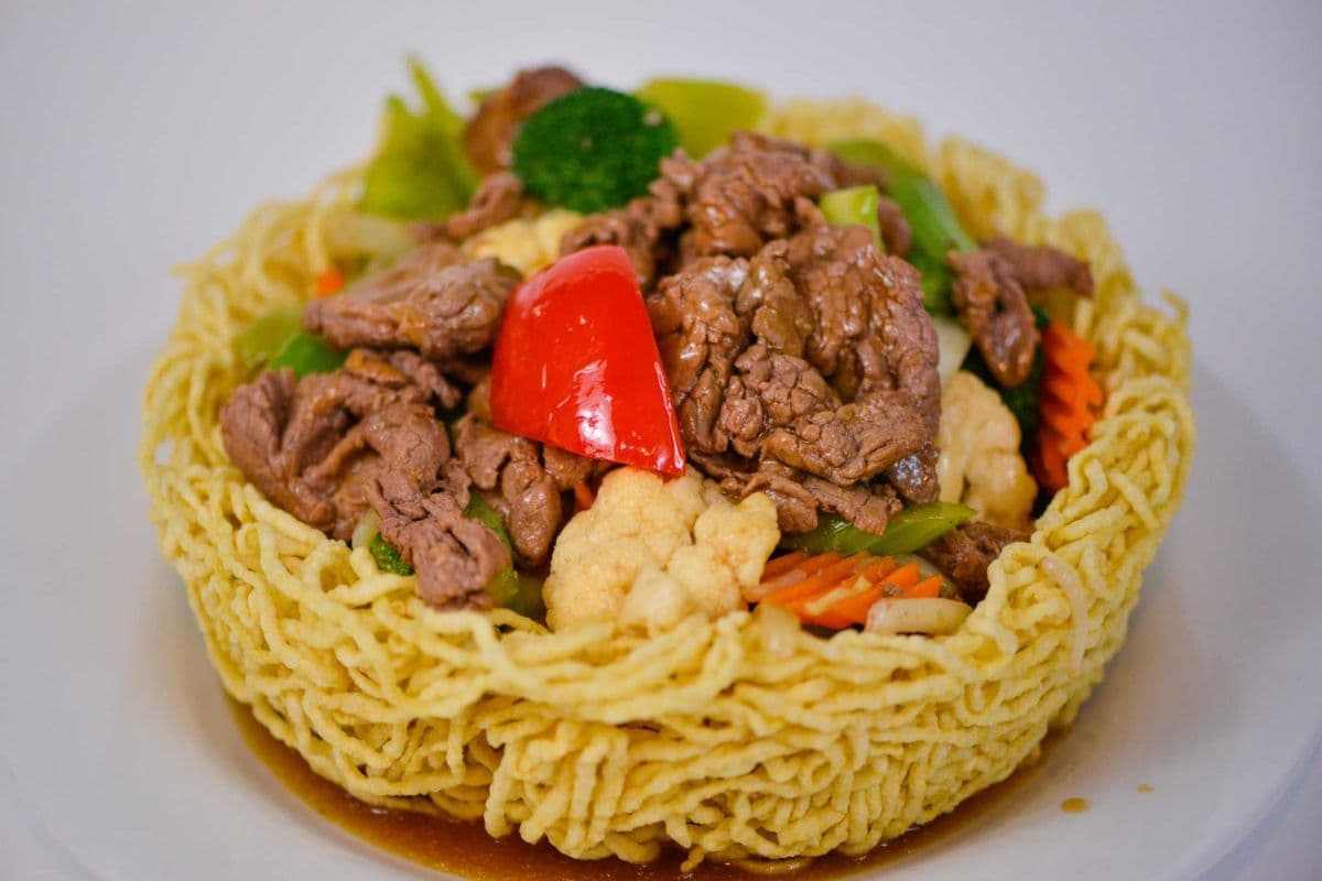78. Stir-Fried Beef and Mixed Vegetables on Crispy Egg Noodles - Mi Xao Gion Bo, Rau Cai