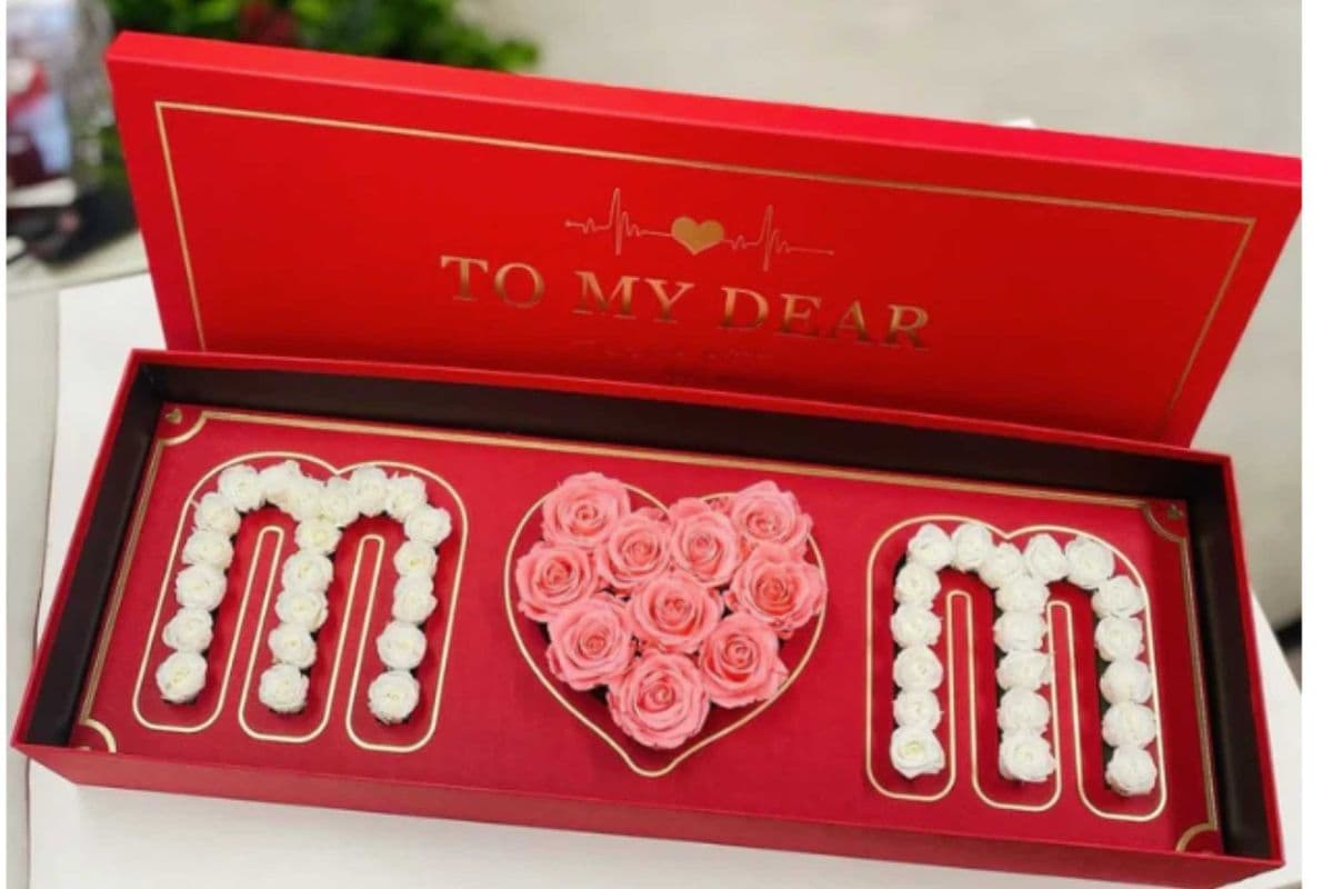 MOM Box (Real Roses that last up to 3 years)
