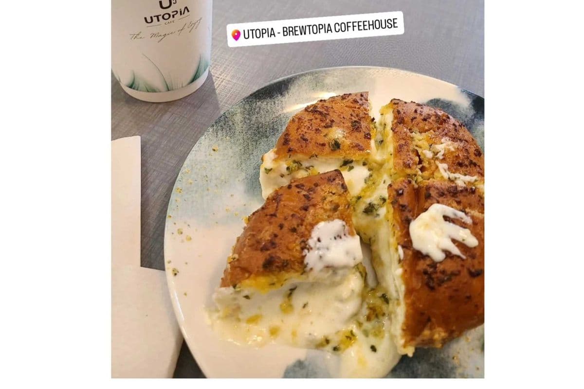 Korean Cream Cheese Garlic Bun