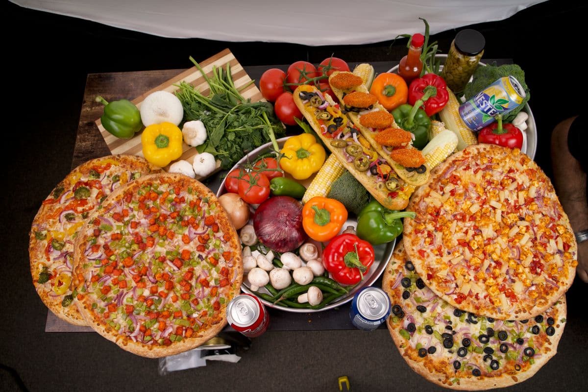 Family Meal (XL Pizza, 5 Toppings, 20 pcs Wedges, 4 Dips, 4 Pops)
