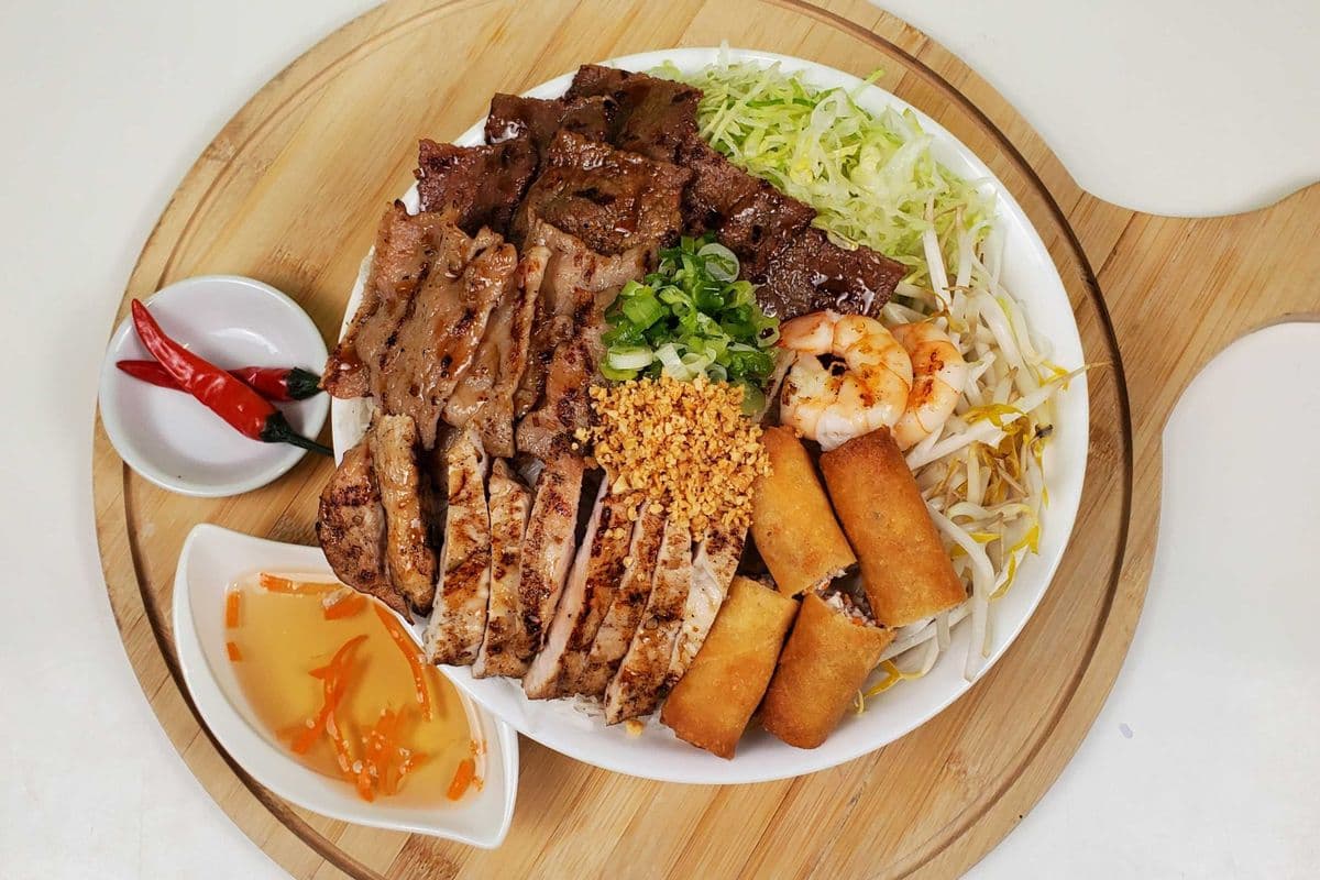 Vermicelli Bowl D - 5 Colour. Comes with Fish Sauce and Peanut