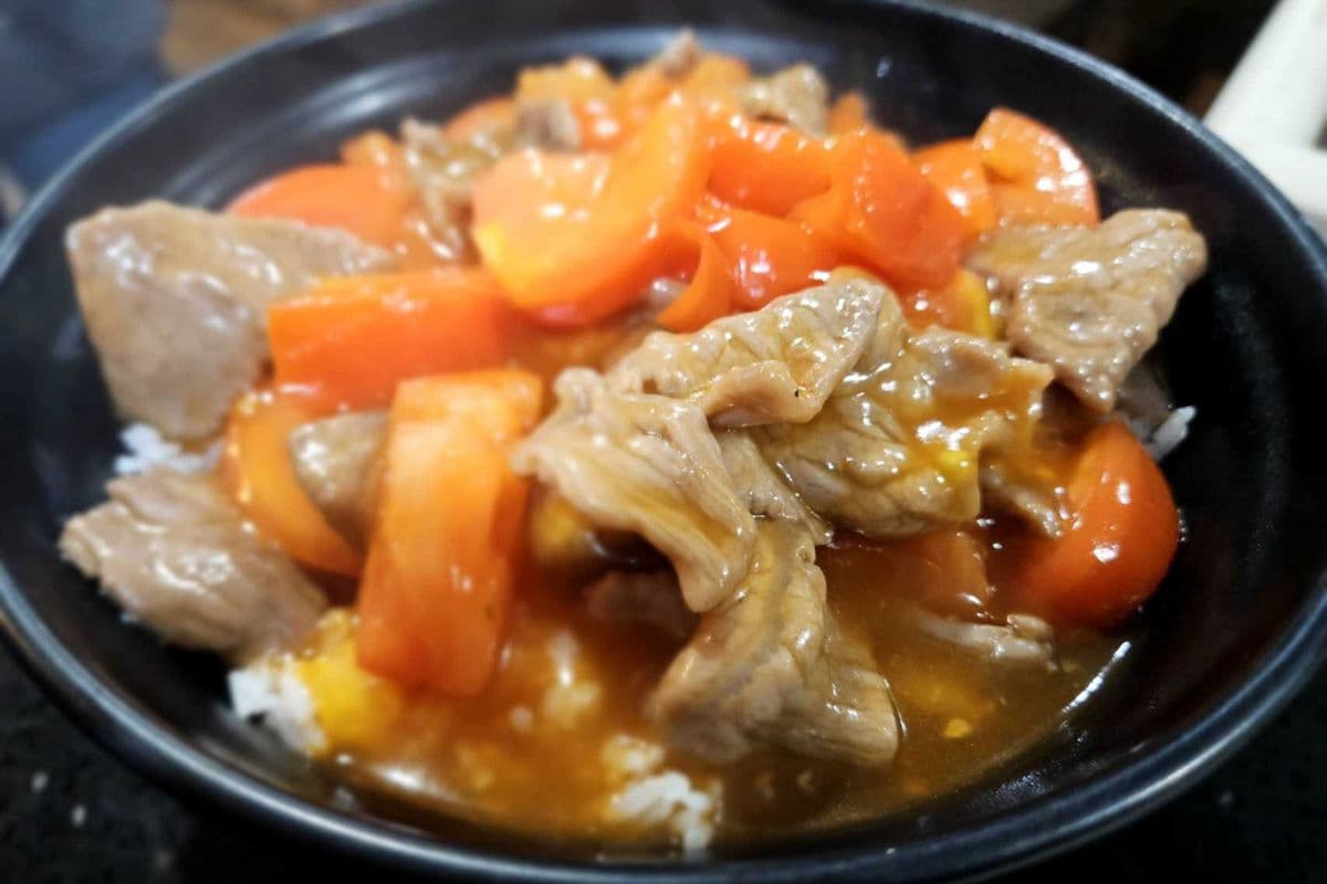 R9. Beef and Tomato on Steamed Rice (西紅柿牛肉飯)