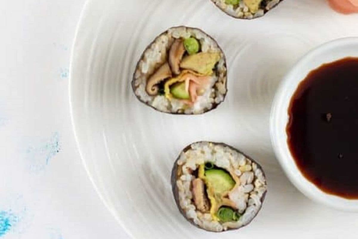 Mushroom (Shiitake) Sushi (2 pcs)