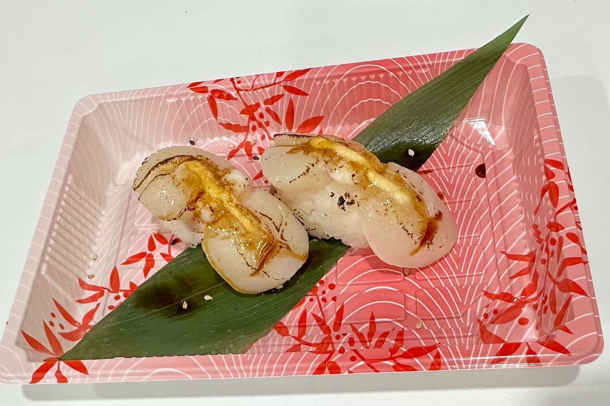 Torched Scallop Sushi (2 pcs)