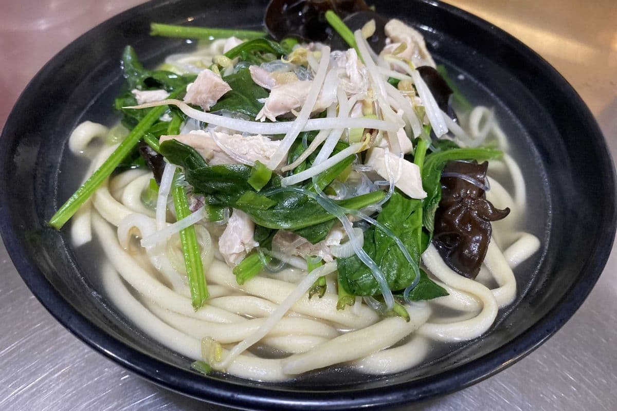 N4. Tender Chicken Noodle Soup (雞湯麵)
