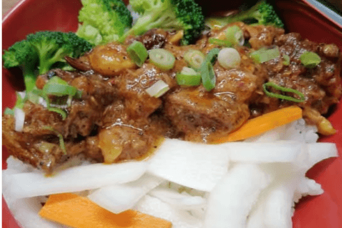 红烧牛肉饭 / Spicy Braised Beef Rice Bowl