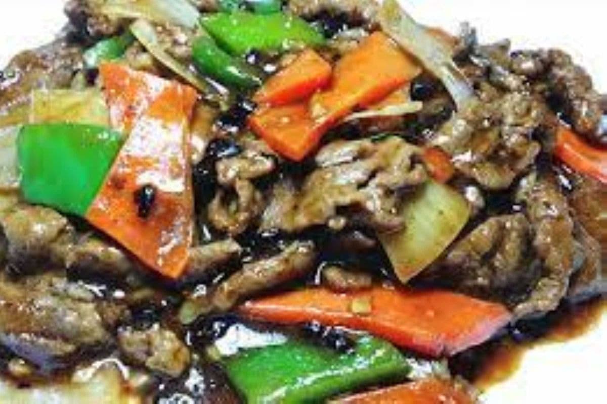 Beef with Black Bean Sauce on Sizzling Plate (铁板豆豉牛肉)