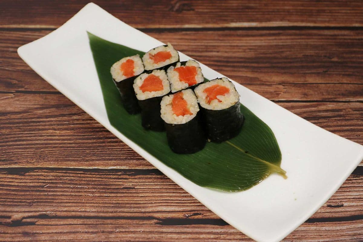 Salmon Roll (6 pcs)