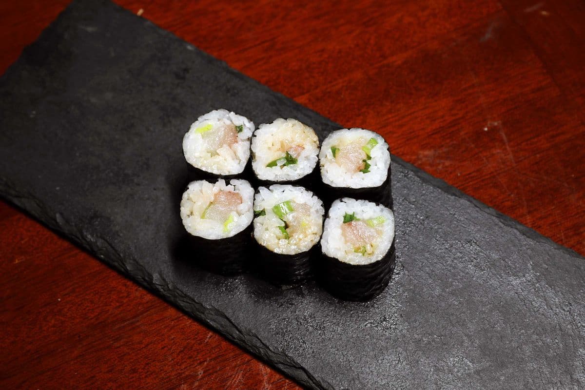 Yellowtail Roll (6 pcs)