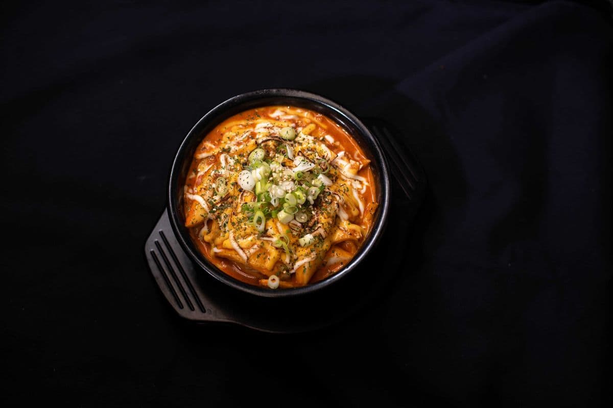 Rosé Spicy Rice Cake