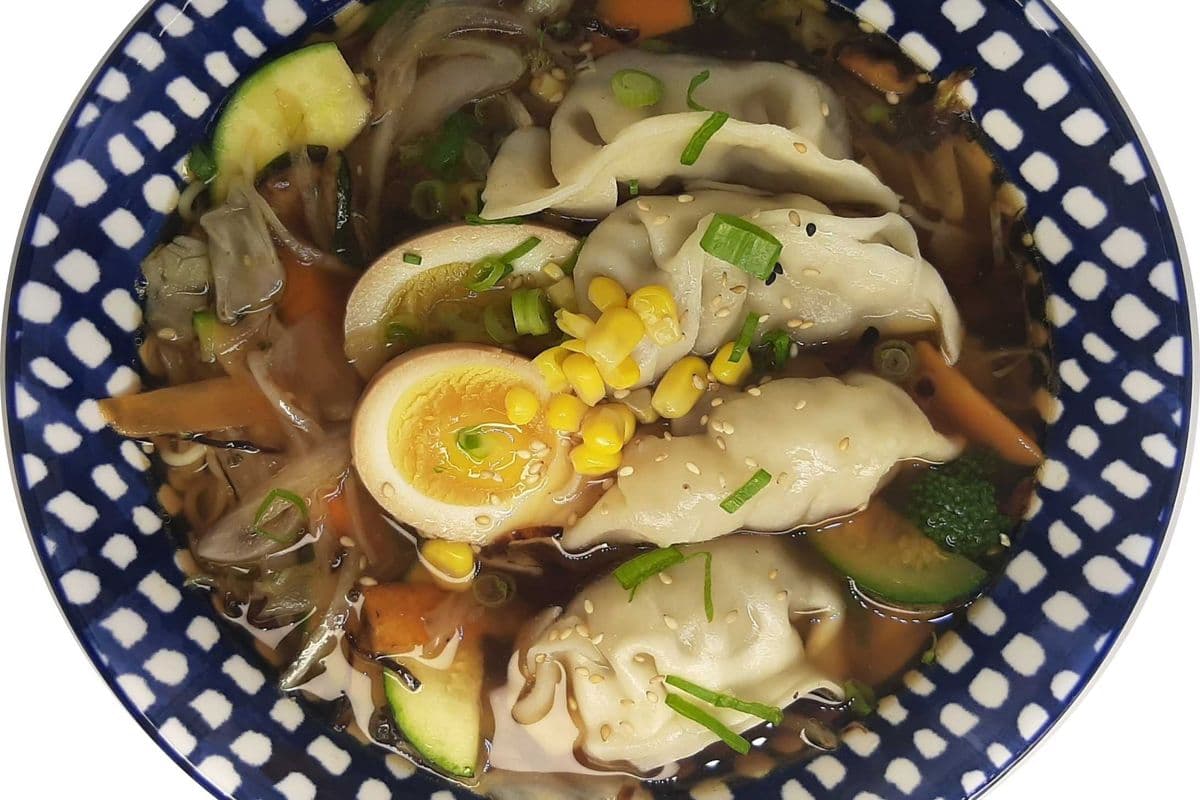 JR8. Gyoza Shoyu Ramen