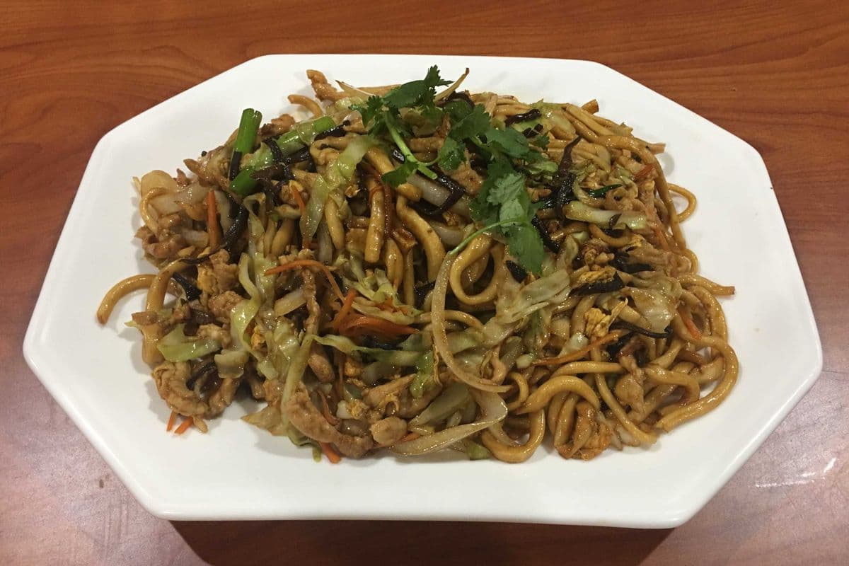 F2. Mu-Shu Pork Chow Mein (木須肉炒麵)